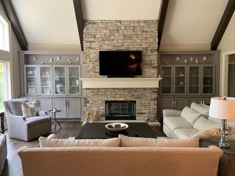 A living room featuring a fireplace made from Casa di Sassi's Cremona EZledge profile.
