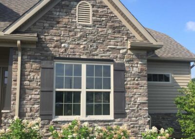 a home exterior featuring Casa di Sassi Cremona Ledgestone.