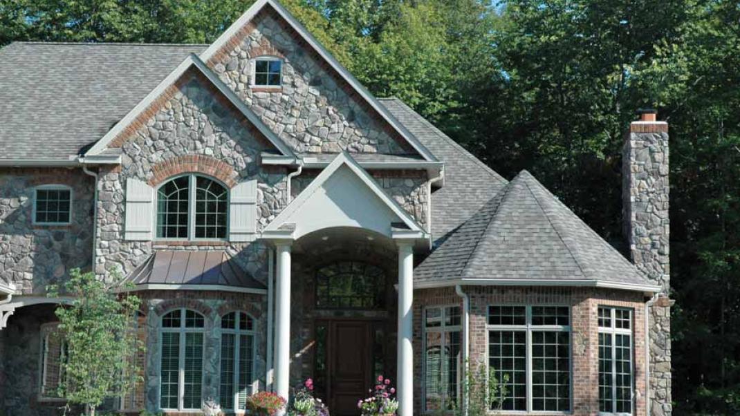 Gola Fieldstone profile on exterior of house