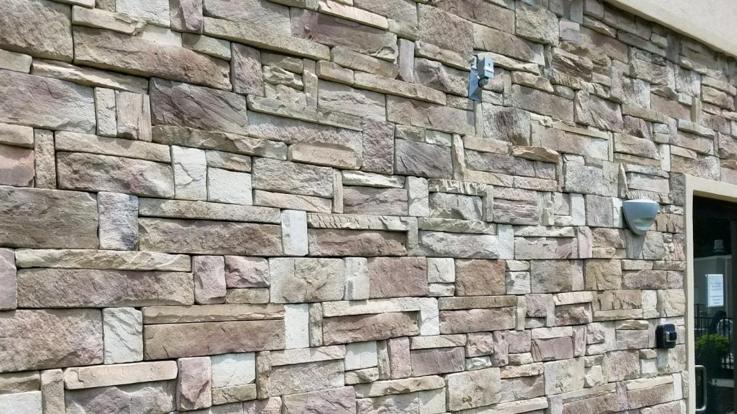 Veneer Stone that looks incredibly real to stone found in nature